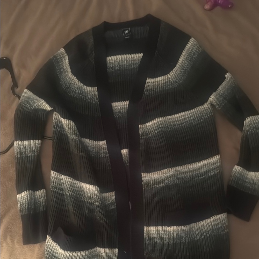 GAP Women's Black and Gray Striped Sweater